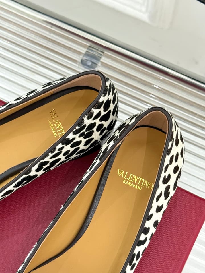 Valentino VLogo Metal Buckle Ballet Flats – 25FW in Charcoal