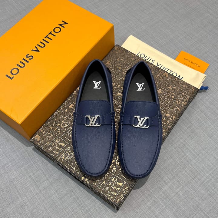 Louis Vuitton Men's Lizard-Embossed Driving Shoes in Black