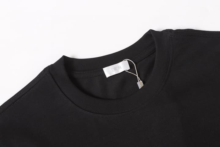 Dior Cursive Embroidered Letter Print T-Shirt – 26SS in Black
