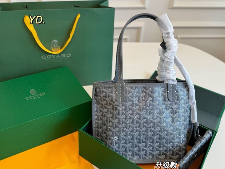 Goyard Reversible Tote Bag with Pouch in Black