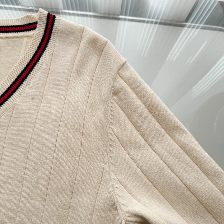 Gucci V-Neck Italian Knit Sweater in Apricot