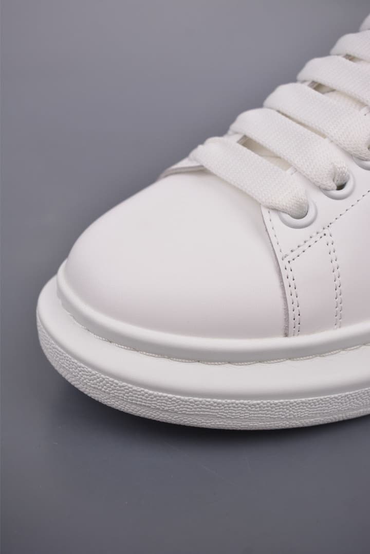 Alexander McQueen Classic Platform Sneakers – 2025 Edition in White Lavender