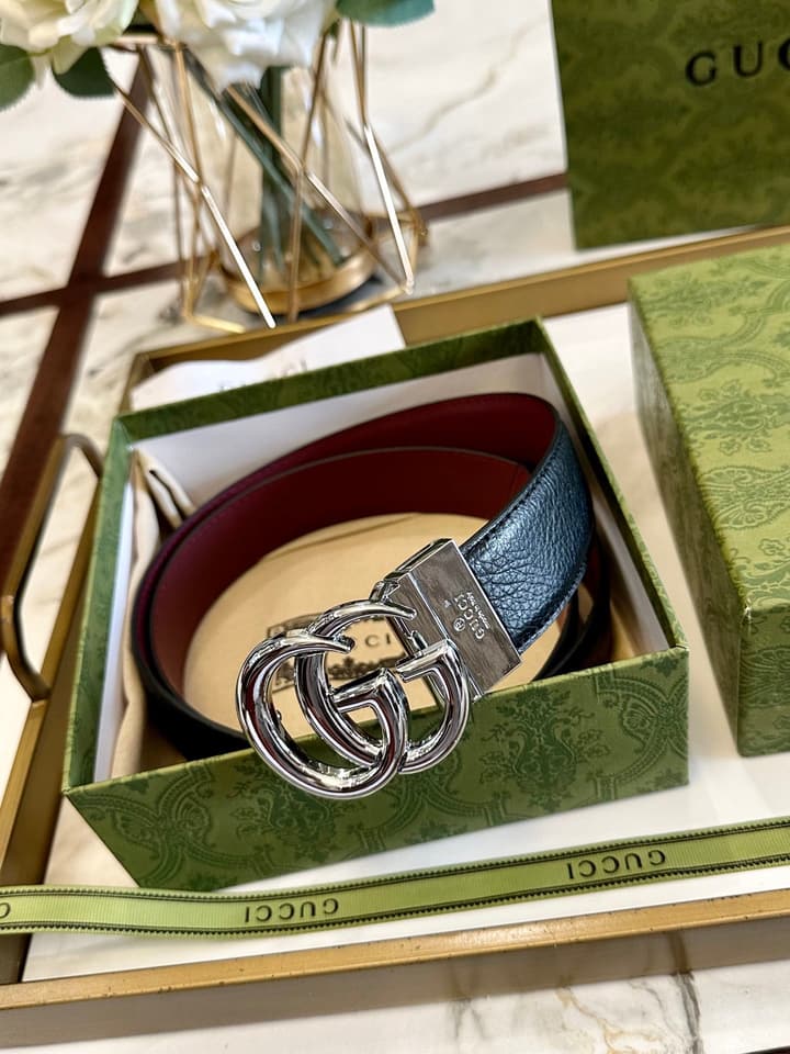 Gucci Leather Belt with Original Brass Buckle in Black Leather With Gold Buckle