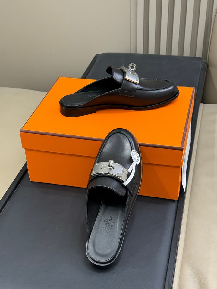 Hermes Kelly Wide Buckle Mules – 2025 Collection in Black