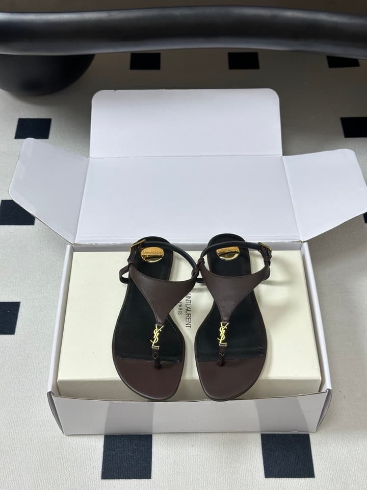 Saint Laurent Classic YSL Logo Flat Sandals – Spring/Summer Collection – 26S in Black