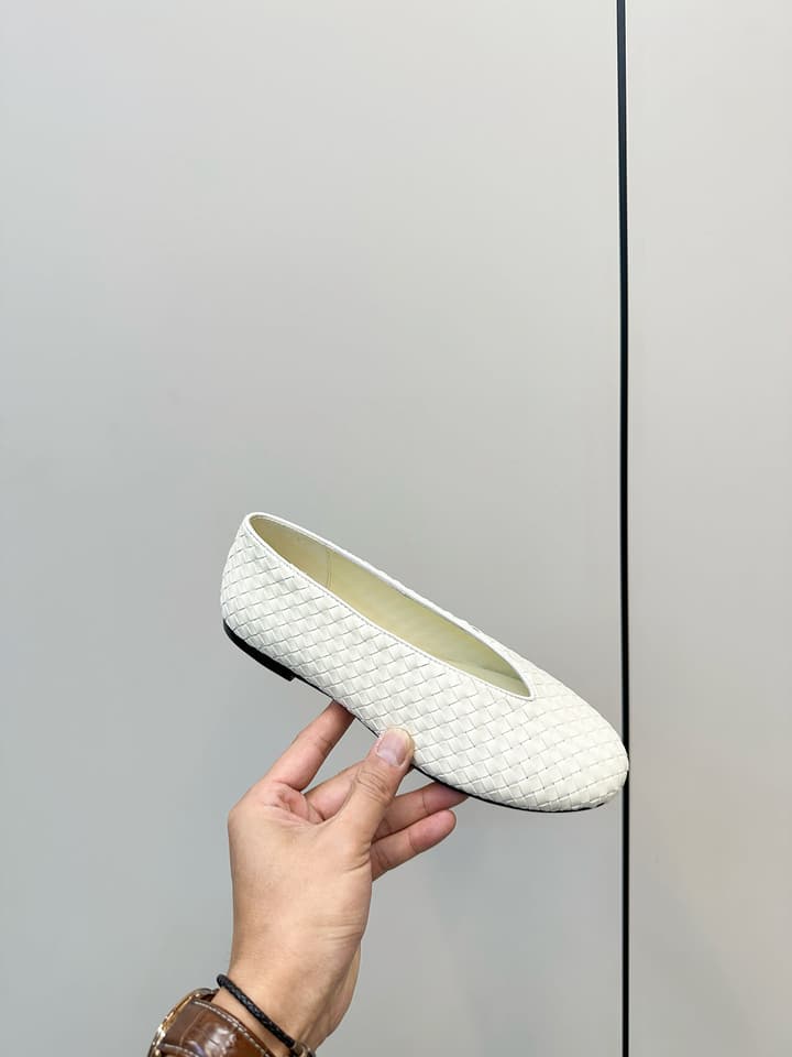 Bottega Veneta 2025 Woven Flat Shoes in Dark Brown