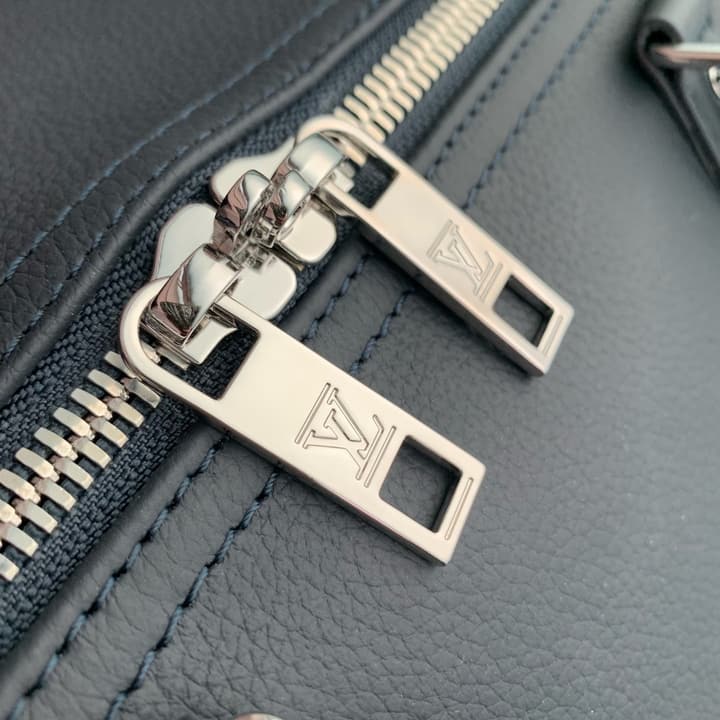 Louis Vuitton Keepall Bandoulière 50 Travel Bag