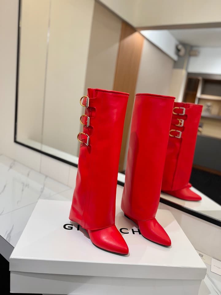 Givenchy Lock Detail Knee-High Boots – 2024 Spring/Summer Collection in Black