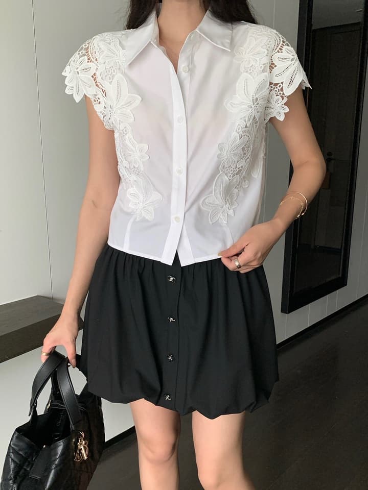 Celine Lace-Spliced Cropped Shirt – Spring/Summer Collection – 26SS in White