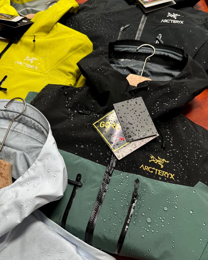 Arc'teryx Alpha SV 7th Generation Hard Shell Jacket in Black And Teal
