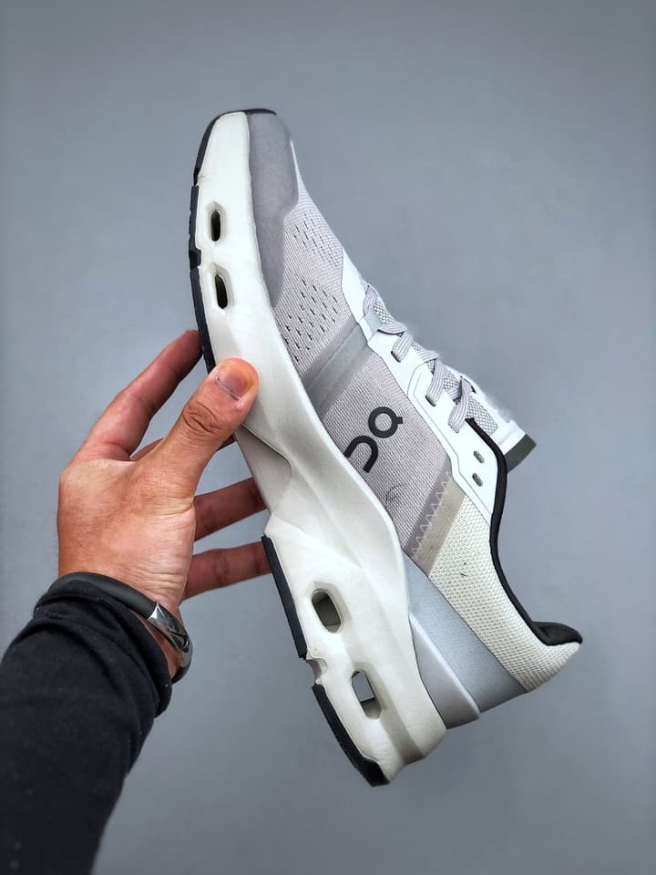 On Cloudpulse Lightweight Running Shoes