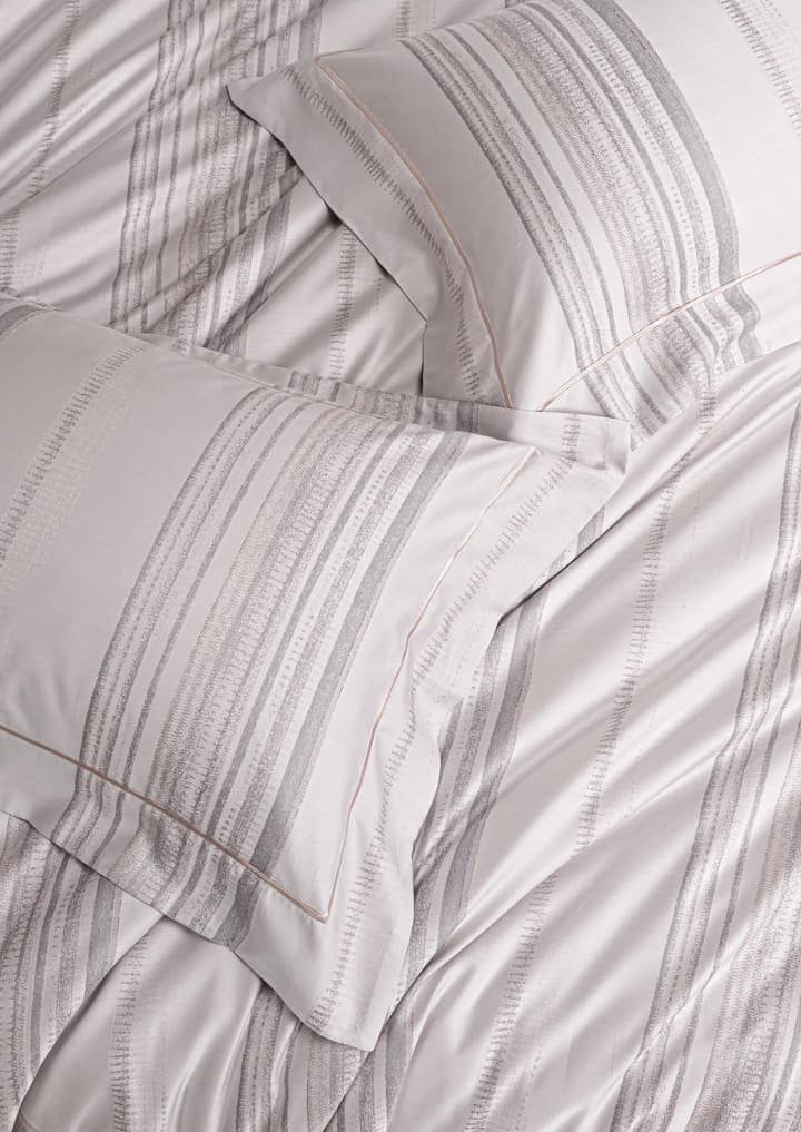 Hotel Grand High-End Pima Cotton Silk Jacquard Bed Set in Silver Jacquard Stripe