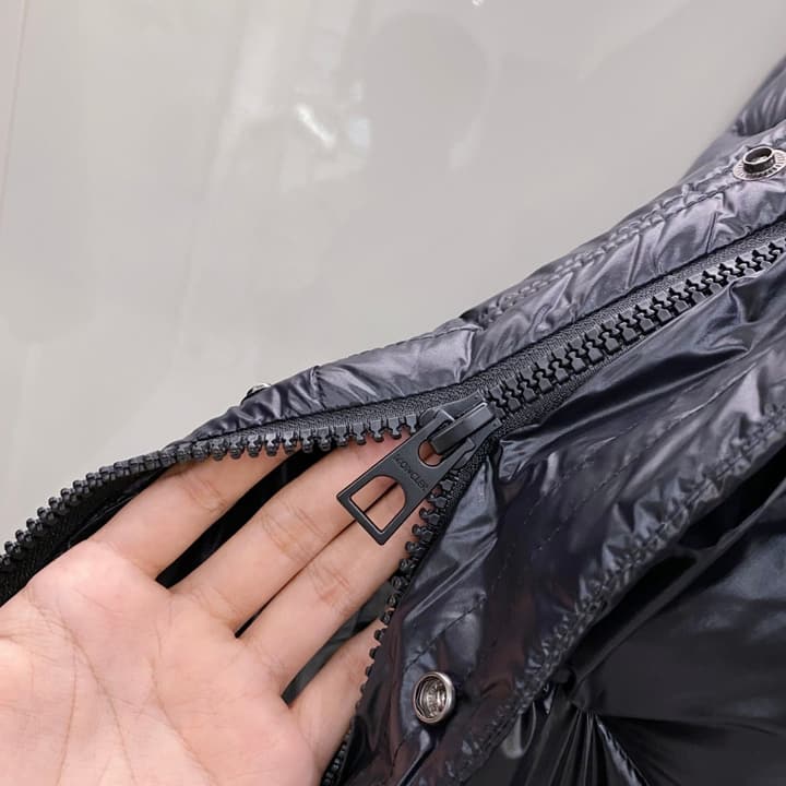 Moncler Goose Down Puffer Jacket – 2025FW in Dark Charcoal