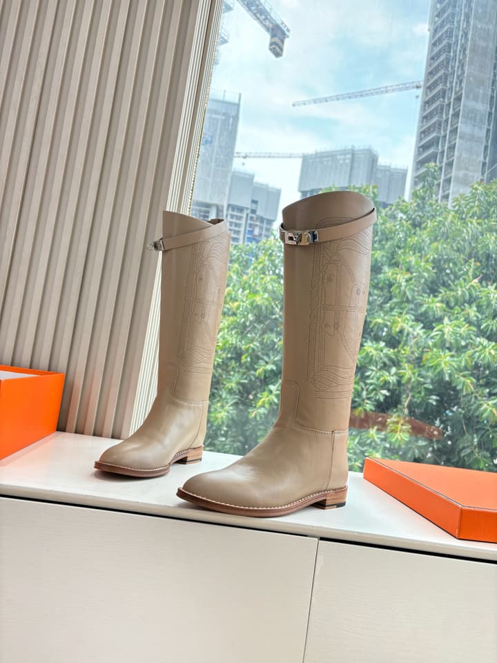 Hermès Classic Knee-High Boots – 2025FW in Assorted Buckle Riding Boots Display