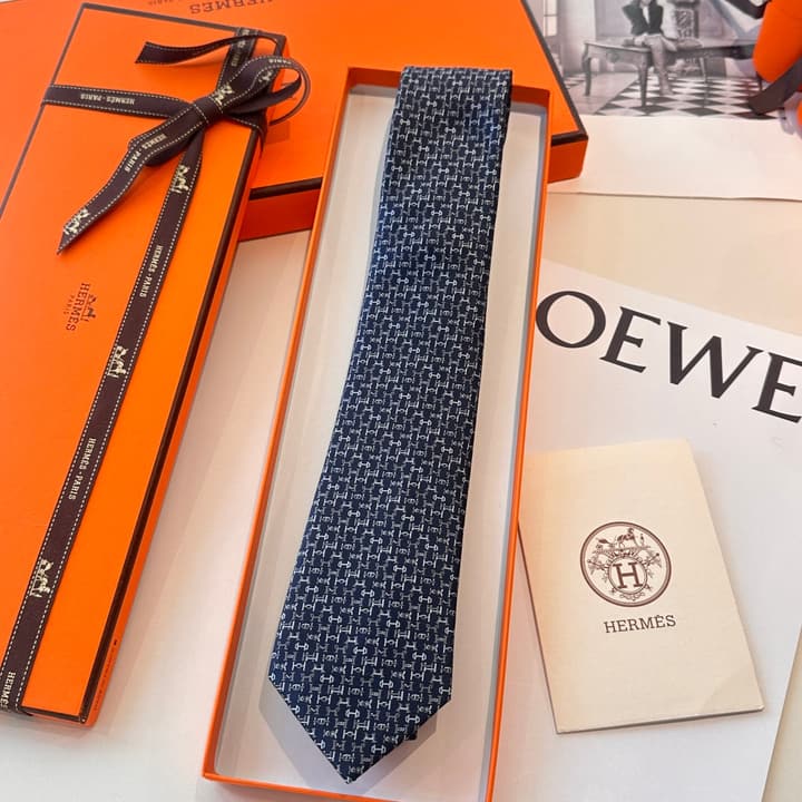 Hermès Men's H-Logo Silk Tie in Black