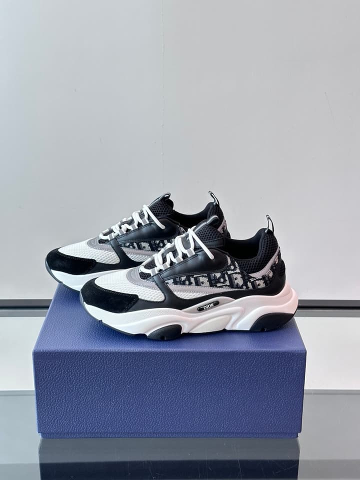 Dior B22 Retro Jogging Sneakers in Black And White Oblique