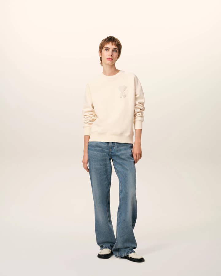 AMI Paris Ami de Coeur Raglan Crewneck Sweatshirt – 25FW in Apricot With Clear Heart