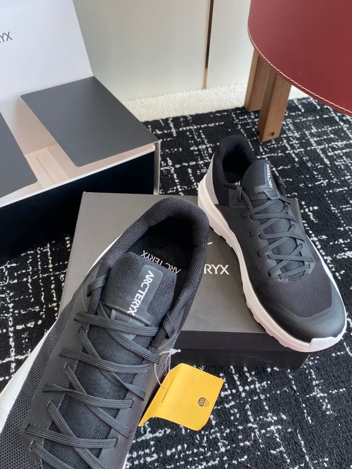 Arc'teryx Norvan VT Trail Running Shoes in Black With White Sole