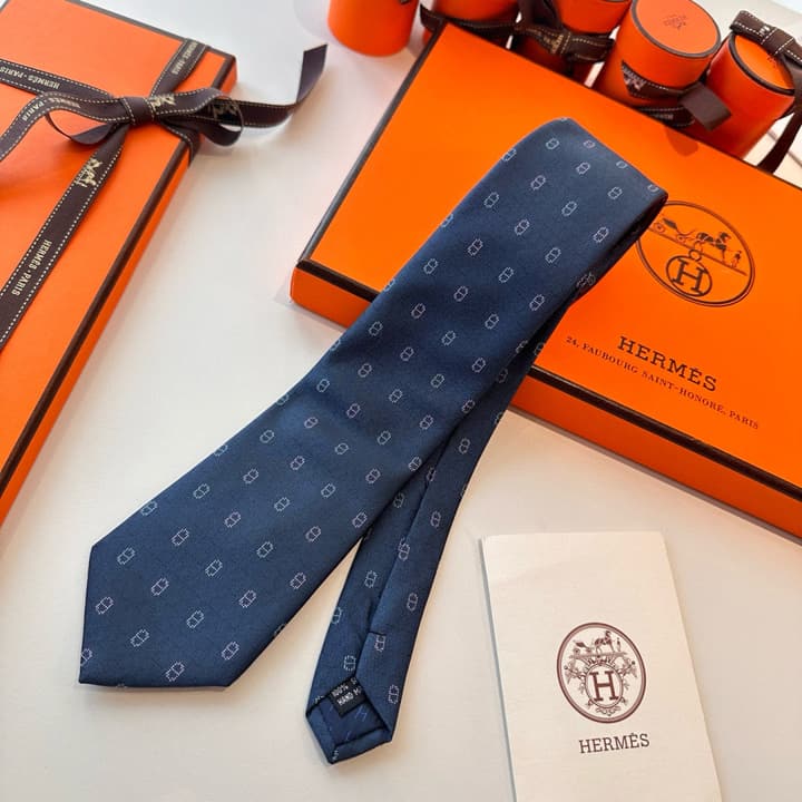 Hermès Men's Winter Anchor Chain Silk Tie – New Collection in Black