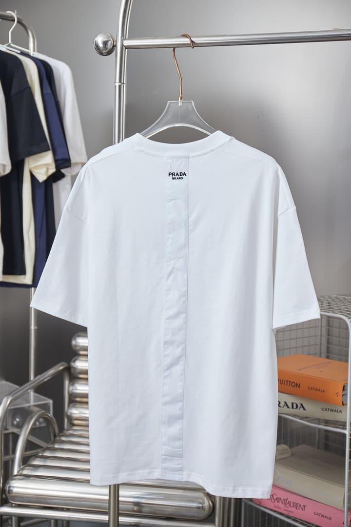 Prada Hardware Short-Sleeved T-Shirt – 26SS Early Spring Collection in White