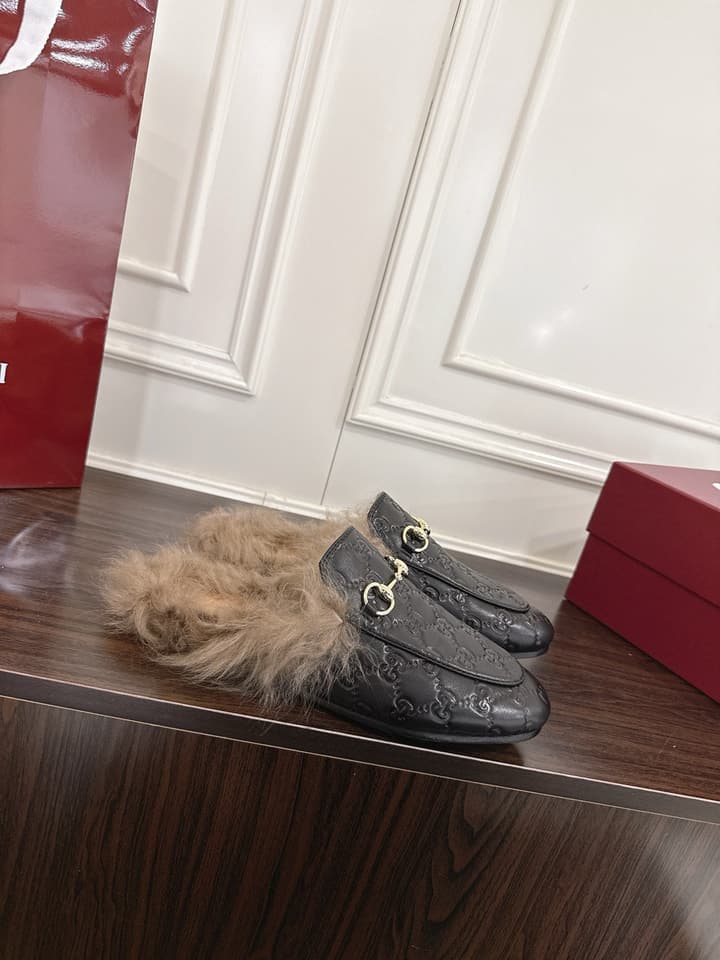 Gucci Tuscan Wool Loafers – Autumn/Winter Must-Have in Beige Gg Monogram With Tan Fur