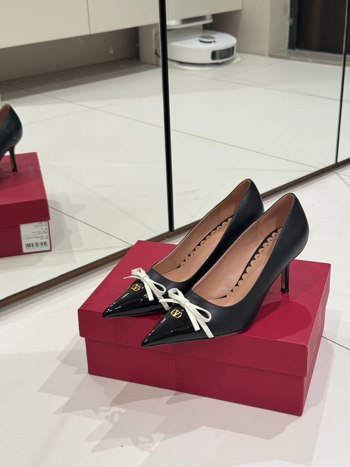 Valentino Bow-Detail High Heels in Black With White Bow