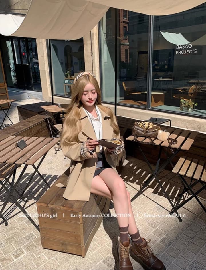 Burberry Short Trench Coat in Short Khaki Trench Coat