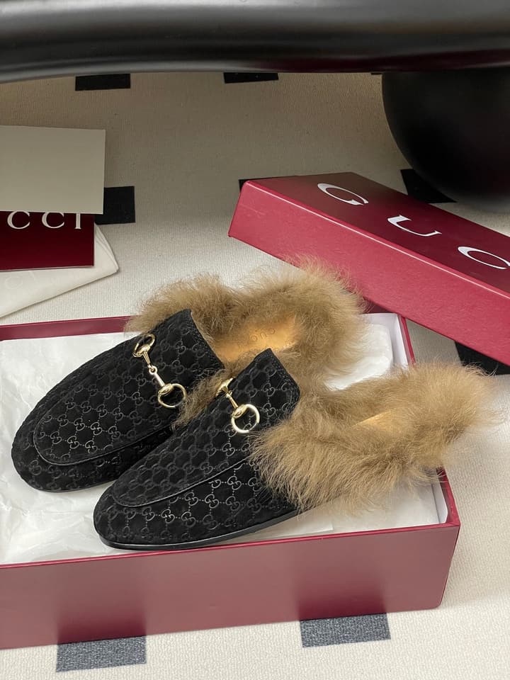 Gucci Princetown Classic Wool Mules – 2025 Fall Latest Edition in Black Croc Embossed Leather