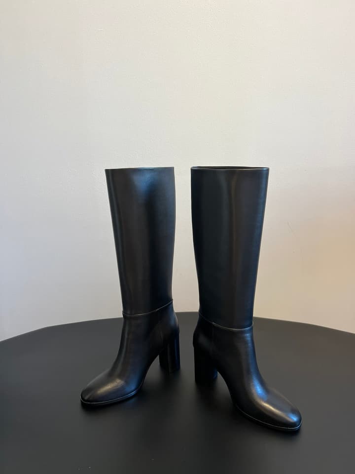 Dior Minimalist Chunky Heel Knee-High Boots – Autumn/Winter Collection
