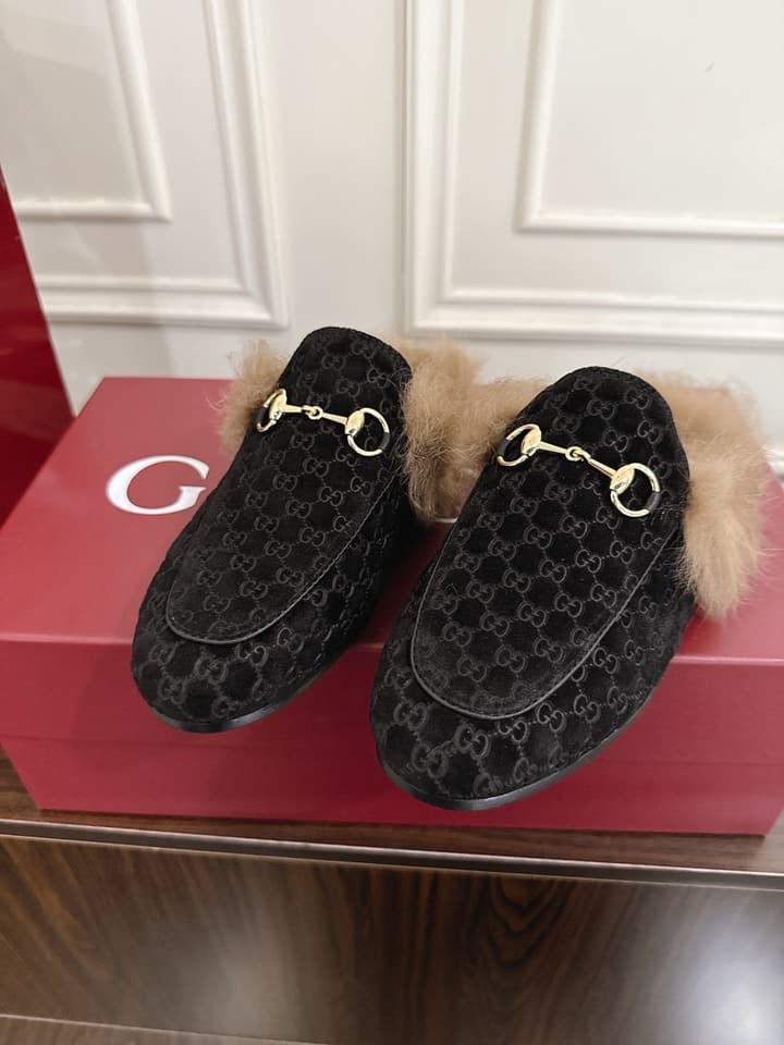 Gucci Tuscan Wool Loafers – Autumn/Winter Must-Have in Beige Gg Monogram With Tan Fur