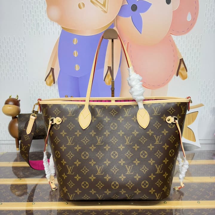 Louis Vuitton Neverfull Bandoulière Inside Out Tote Bag in Red