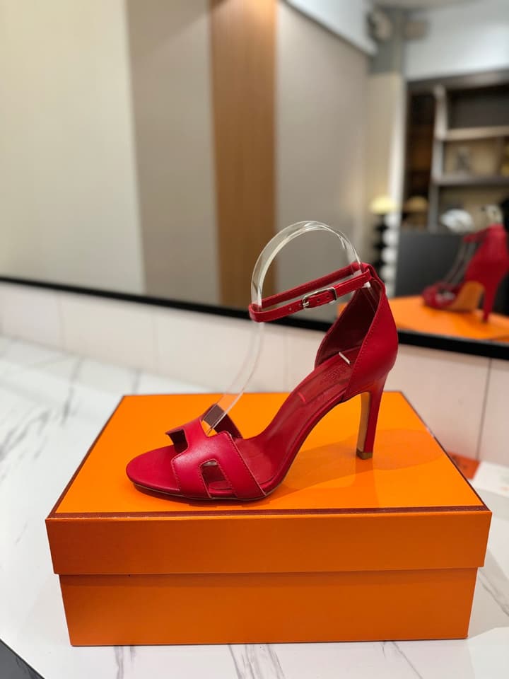 Hermès Classic Smooth Cowhide Pumps – 9cm in Caramel Brown