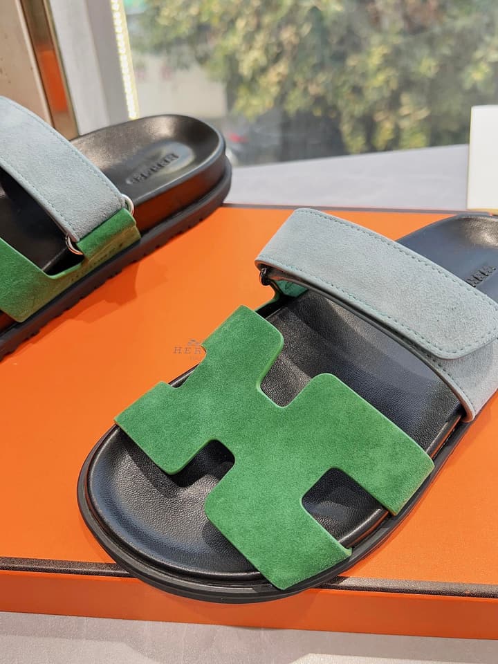 Hermès Pig Nose Thong Sandals – 2024 Spring/Summer Collection in Black