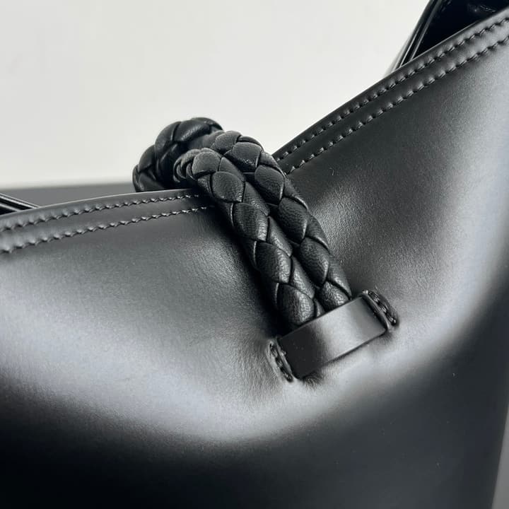 Bottega Veneta Liberta Bucket Bag – 25SS in Black