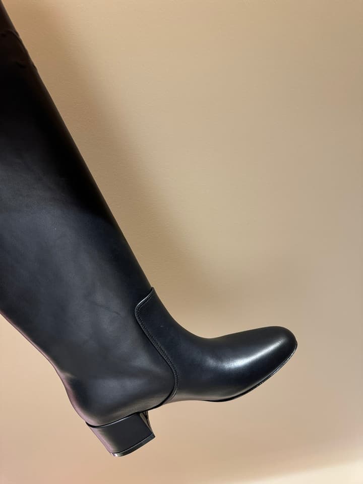 Celine Retro Chunky Heel Knee-High Boots – 24SS Autumn/Winter Collection in Lustrous Black