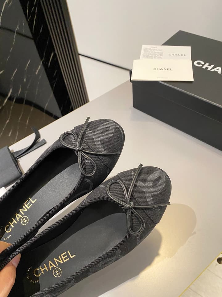 Chanel Classic Ballet Flats in Fuchsia Embossed