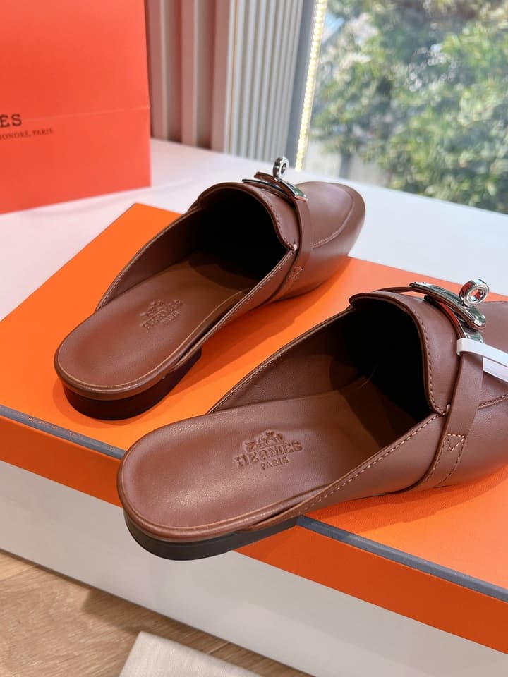 Hermès Calfskin Mules – 25SS/FW Collection in Black Embossed Leather With Silver Hardware