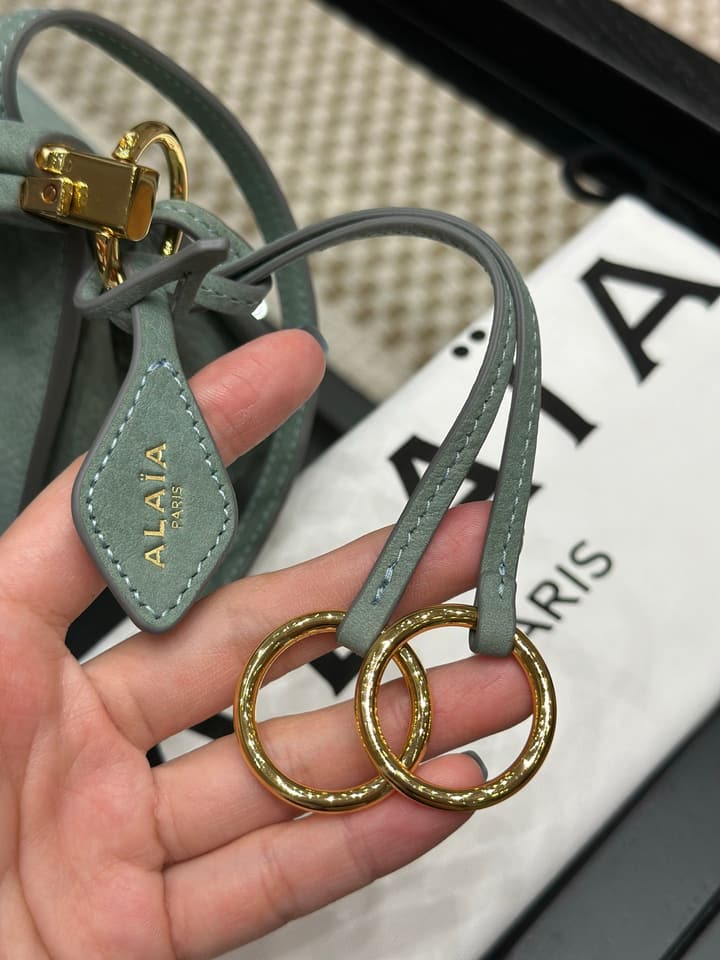 Alaïa Shoulder & Crossbody Bag in Green