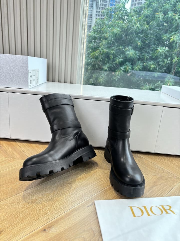 Dior D-Major Embroidered Graffiti Knee-High Boots – 2025 Autumn/Winter Collection