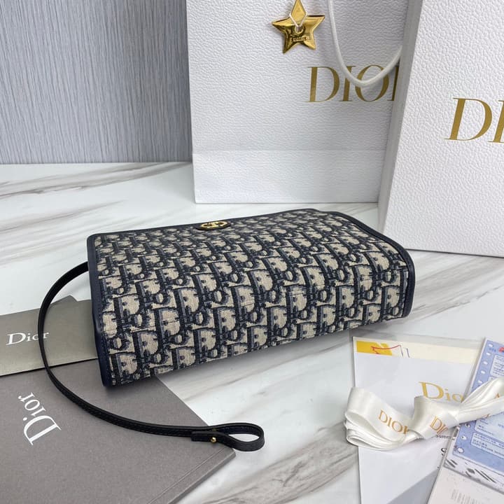 Dior 30 Montaigne Oblique Jacquard Clutch Bag in Beige Oblique
