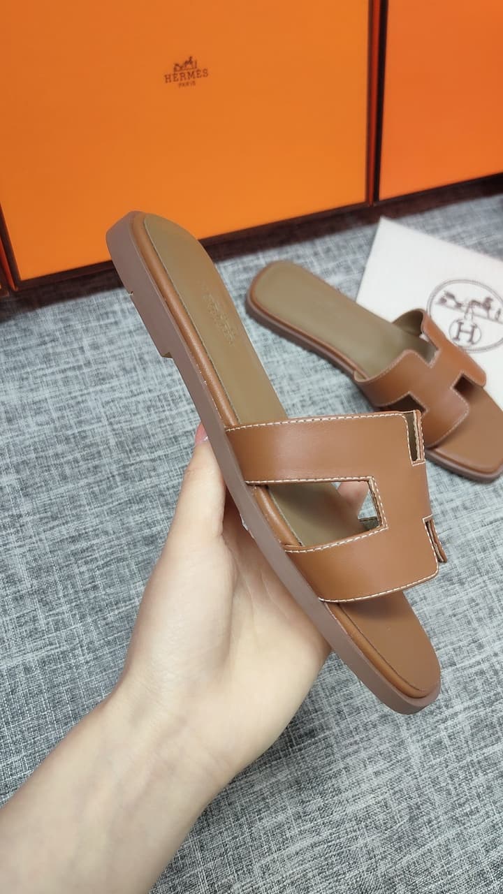 Hermès Premium Leather Flat Slides – 2024 Collection in Black