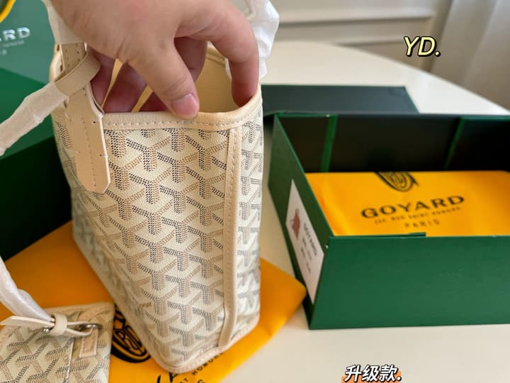 Goyard Reversible Tote Bag with Pouch in Black