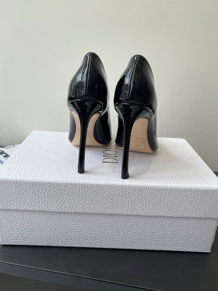 Dior Pointed High-Heel Pumps – 25SS Spring/Summer Collection in Patent Burgundy
