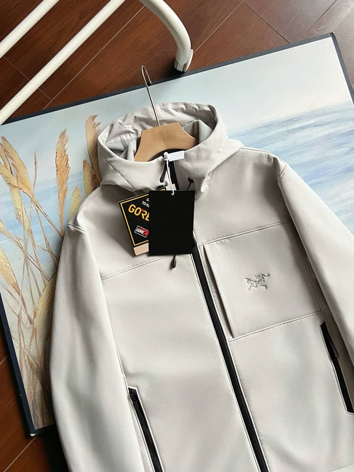 Arc'teryx GAMMA MX Softshell Hooded Jacket in Black
