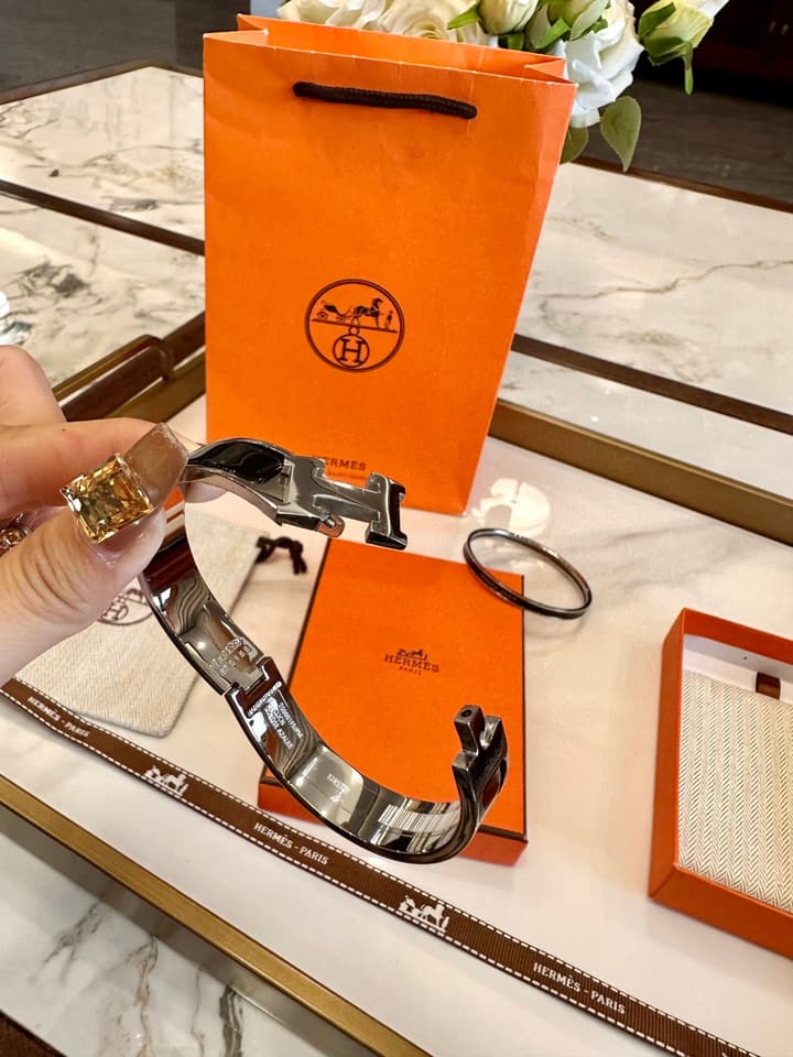 Hermès H-Letter Oval Enamel Bracelet