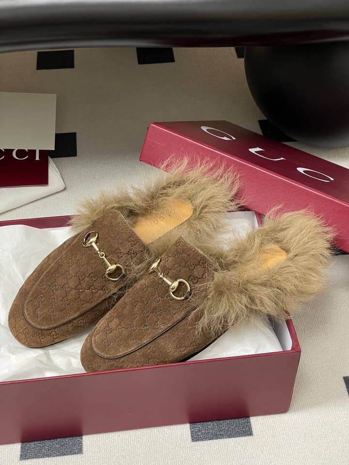 Gucci Princetown Classic Wool Mules – 2025 Fall Latest Edition in Black Croc Embossed Leather
