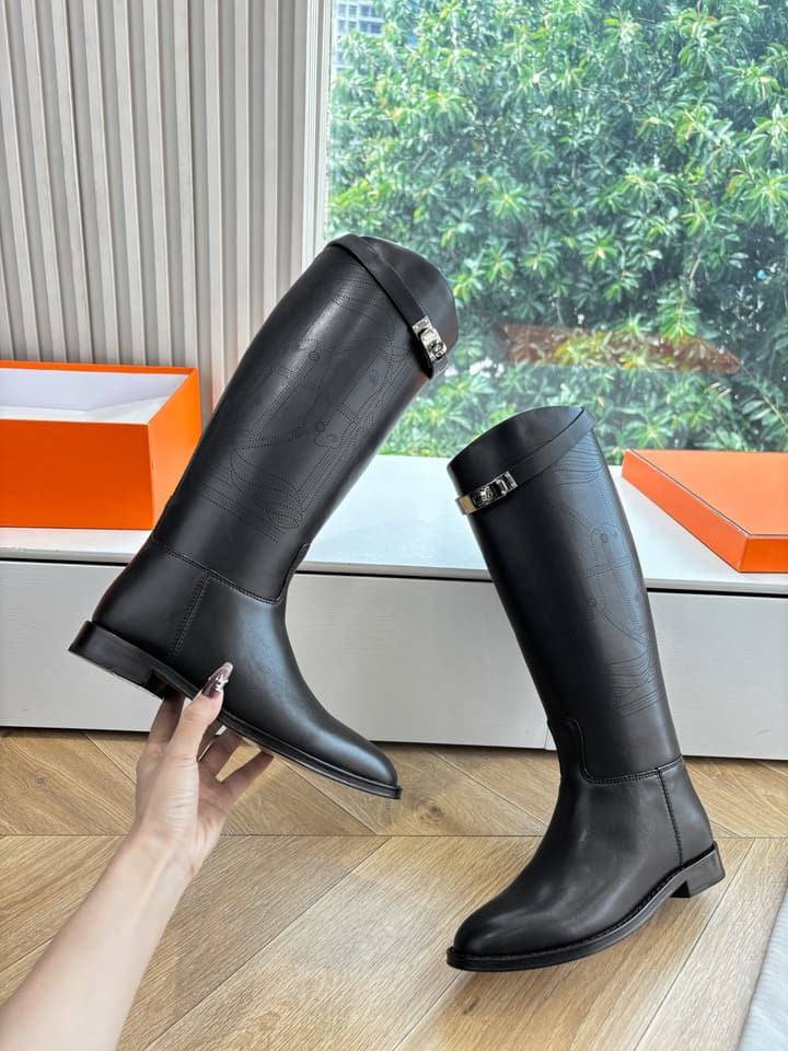 Hermès Classic Knee-High Boots – 2025FW in Assorted Buckle Riding Boots Display