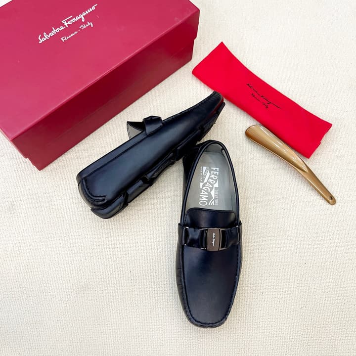 Ferragamo Men's Driving Loafers in Black Grained Gancini