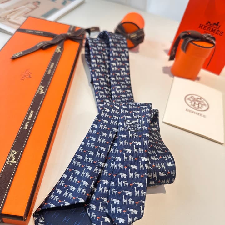 Hermès Animal Series Men's Silk Tie in Blue With Pink Pattern