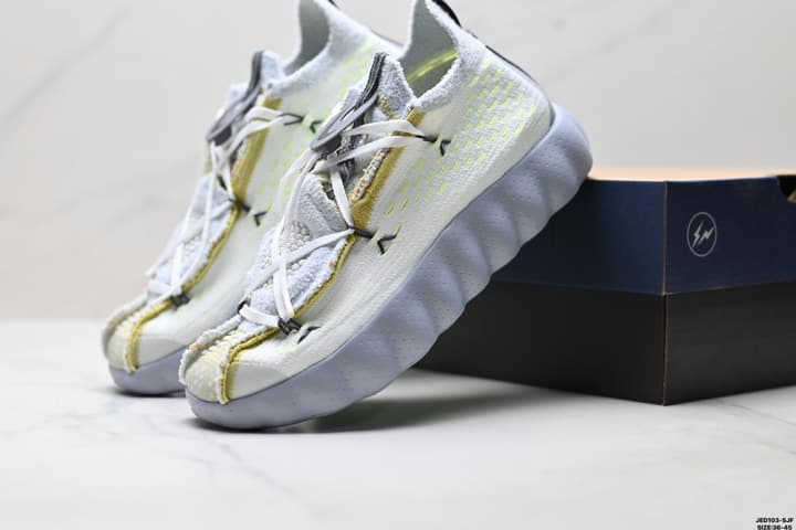 Nike Mind 002 Tech Training Sneakers